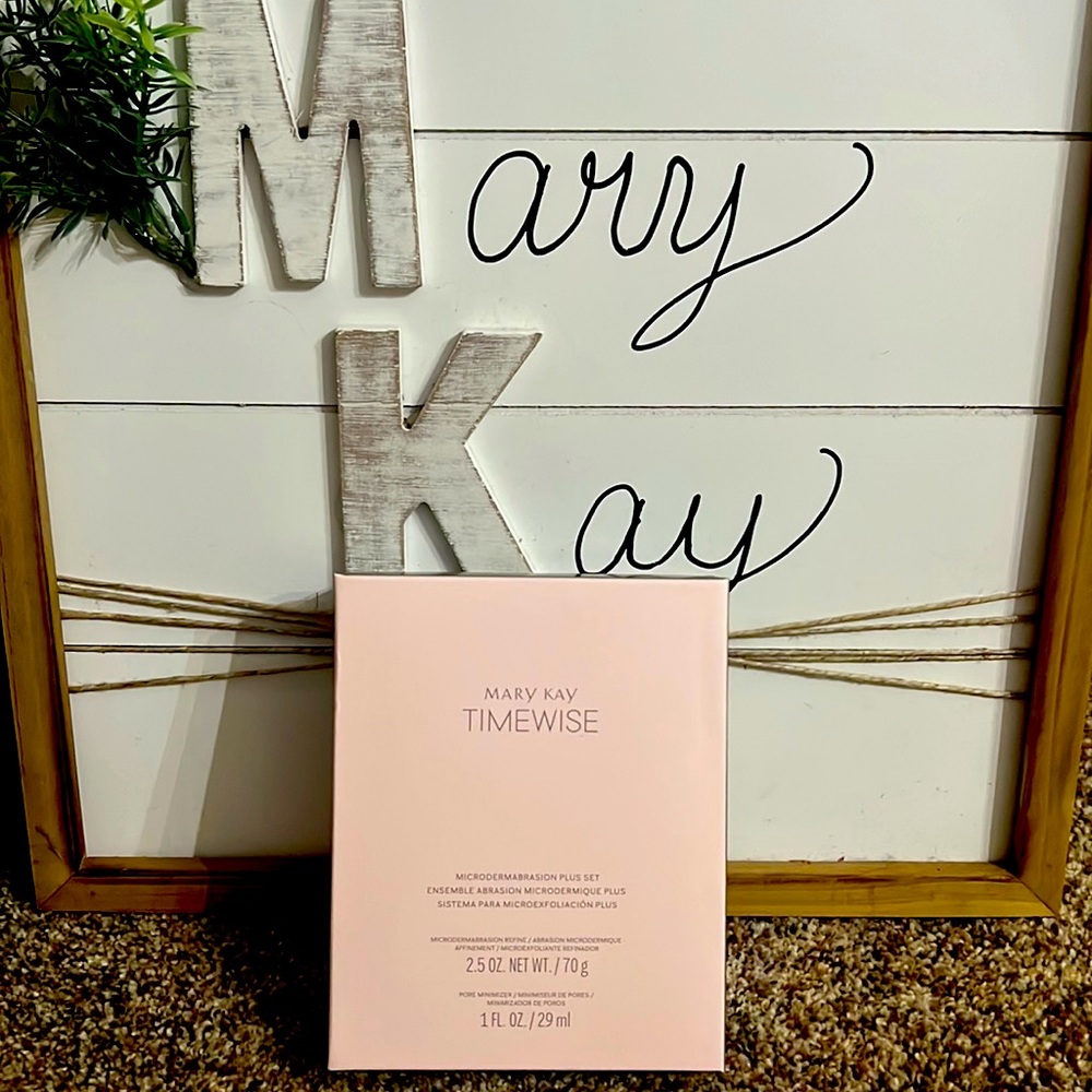 Mary Kay NIB Microdermabrasion Plus set….Refine and pore minimizer